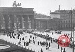 Immagine di Scuola bambini dimostrano Berlino Germania, 1919, secondo 26 filmato di repertorio 65675026325