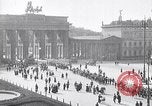 Immagine di Scuola bambini dimostrano Berlino Germania, 1919, secondo 28 filmato di repertorio 65675026325