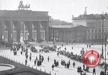 Immagine di Scuola bambini dimostrano Berlino Germania, 1919, secondo 33 filmato di repertorio 65675026325
