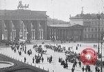 Immagine di Scuola bambini dimostrano Berlino Germania, 1919, secondo 38 filmato di repertorio 65675026325