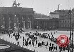 Immagine di Scuola bambini dimostrano Berlino Germania, 1919, secondo 40 filmato di repertorio 65675026325