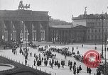 Immagine di Scuola bambini dimostrano Berlino Germania, 1919, secondo 41 filmato di repertorio 65675026325