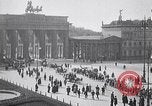 Immagine di Scuola bambini dimostrano Berlino Germania, 1919, secondo 42 filmato di repertorio 65675026325