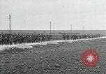 Standbild 137 Infanterie Frankreich, 1918, aus Sekunde 11 historischem Filmmaterial Videoclip 65675026339