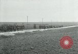 Standbild 137 Infanterie Frankreich, 1918, aus Sekunde 14 historischem Filmmaterial Videoclip 65675026339