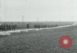 Standbild 137 Infanterie Frankreich, 1918, aus Sekunde 16 historischem Filmmaterial Videoclip 65675026339