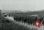 Standbild 137 Infanterie Frankreich, 1918, aus Sekunde 52 historischem Filmmaterial Videoclip 65675026339