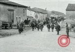 Standbild 128th Field Artillery Truppen Courouvre Frankreich, 1918, aus Sekunde 1 historischem Filmmaterial Videoclip 65675026340