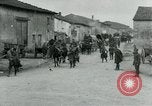 Standbild 128th Field Artillery Truppen Courouvre Frankreich, 1918, aus Sekunde 5 historischem Filmmaterial Videoclip 65675026340