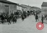 Standbild 128th Field Artillery Truppen Courouvre Frankreich, 1918, aus Sekunde 11 historischem Filmmaterial Videoclip 65675026340