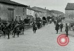 Standbild 128th Field Artillery Truppen Courouvre Frankreich, 1918, aus Sekunde 12 historischem Filmmaterial Videoclip 65675026340