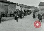 Standbild 128th Field Artillery Truppen Courouvre Frankreich, 1918, aus Sekunde 16 historischem Filmmaterial Videoclip 65675026340