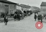Standbild 128th Field Artillery Truppen Courouvre Frankreich, 1918, aus Sekunde 19 historischem Filmmaterial Videoclip 65675026340