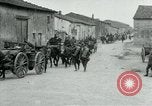 Standbild 128th Field Artillery Truppen Courouvre Frankreich, 1918, aus Sekunde 26 historischem Filmmaterial Videoclip 65675026340