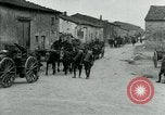 Standbild 128th Field Artillery Truppen Courouvre Frankreich, 1918, aus Sekunde 27 historischem Filmmaterial Videoclip 65675026340