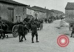 Standbild 128th Field Artillery Truppen Courouvre Frankreich, 1918, aus Sekunde 35 historischem Filmmaterial Videoclip 65675026340