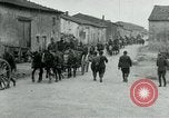 Standbild 128th Field Artillery Truppen Courouvre Frankreich, 1918, aus Sekunde 39 historischem Filmmaterial Videoclip 65675026340