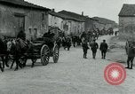 Standbild 128th Field Artillery Truppen Courouvre Frankreich, 1918, aus Sekunde 43 historischem Filmmaterial Videoclip 65675026340
