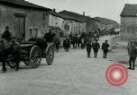 Standbild 128th Field Artillery Truppen Courouvre Frankreich, 1918, aus Sekunde 44 historischem Filmmaterial Videoclip 65675026340