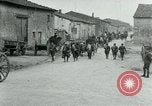 Standbild 128th Field Artillery Truppen Courouvre Frankreich, 1918, aus Sekunde 48 historischem Filmmaterial Videoclip 65675026340