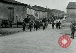 Standbild 128th Field Artillery Truppen Courouvre Frankreich, 1918, aus Sekunde 49 historischem Filmmaterial Videoclip 65675026340