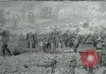 Immagine di Cerimonia di sepoltura in American forza expeditionary cimitero prima guerra mondiale Cheppy Francia, 1918, secondo 1 filmato di repertorio 65675026362