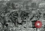 Immagine di Cerimonia di sepoltura in American forza expeditionary cimitero prima guerra mondiale Cheppy Francia, 1918, secondo 15 filmato di repertorio 65675026362