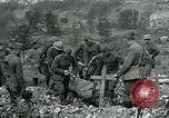 Immagine di Cerimonia di sepoltura in American forza expeditionary cimitero prima guerra mondiale Cheppy Francia, 1918, secondo 17 filmato di repertorio 65675026362