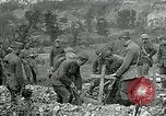 Immagine di Cerimonia di sepoltura in American forza expeditionary cimitero prima guerra mondiale Cheppy Francia, 1918, secondo 21 filmato di repertorio 65675026362