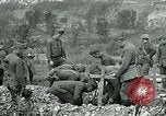 Immagine di Cerimonia di sepoltura in American forza expeditionary cimitero prima guerra mondiale Cheppy Francia, 1918, secondo 24 filmato di repertorio 65675026362