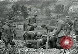 Immagine di Cerimonia di sepoltura in American forza expeditionary cimitero prima guerra mondiale Cheppy Francia, 1918, secondo 27 filmato di repertorio 65675026362