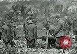 Immagine di Cerimonia di sepoltura in American forza expeditionary cimitero prima guerra mondiale Cheppy Francia, 1918, secondo 29 filmato di repertorio 65675026362