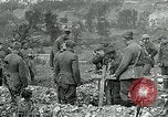 Immagine di Cerimonia di sepoltura in American forza expeditionary cimitero prima guerra mondiale Cheppy Francia, 1918, secondo 30 filmato di repertorio 65675026362