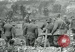 Immagine di Cerimonia di sepoltura in American forza expeditionary cimitero prima guerra mondiale Cheppy Francia, 1918, secondo 31 filmato di repertorio 65675026362