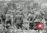 Immagine di Cerimonia di sepoltura in American forza expeditionary cimitero prima guerra mondiale Cheppy Francia, 1918, secondo 32 filmato di repertorio 65675026362