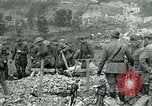 Immagine di Cerimonia di sepoltura in American forza expeditionary cimitero prima guerra mondiale Cheppy Francia, 1918, secondo 34 filmato di repertorio 65675026362
