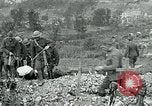 Immagine di Cerimonia di sepoltura in American forza expeditionary cimitero prima guerra mondiale Cheppy Francia, 1918, secondo 39 filmato di repertorio 65675026362
