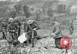 Immagine di Cerimonia di sepoltura in American forza expeditionary cimitero prima guerra mondiale Cheppy Francia, 1918, secondo 41 filmato di repertorio 65675026362