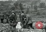 Immagine di Cerimonia di sepoltura in American forza expeditionary cimitero prima guerra mondiale Cheppy Francia, 1918, secondo 43 filmato di repertorio 65675026362