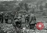 Immagine di Cerimonia di sepoltura in American forza expeditionary cimitero prima guerra mondiale Cheppy Francia, 1918, secondo 45 filmato di repertorio 65675026362