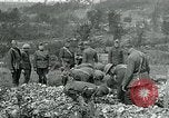 Immagine di Cerimonia di sepoltura in American forza expeditionary cimitero prima guerra mondiale Cheppy Francia, 1918, secondo 48 filmato di repertorio 65675026362