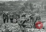 Immagine di Cerimonia di sepoltura in American forza expeditionary cimitero prima guerra mondiale Cheppy Francia, 1918, secondo 49 filmato di repertorio 65675026362