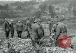 Immagine di Cerimonia di sepoltura in American forza expeditionary cimitero prima guerra mondiale Cheppy Francia, 1918, secondo 51 filmato di repertorio 65675026362