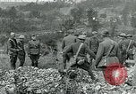 Immagine di Cerimonia di sepoltura in American forza expeditionary cimitero prima guerra mondiale Cheppy Francia, 1918, secondo 55 filmato di repertorio 65675026362