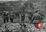 Immagine di Cerimonia di sepoltura in American forza expeditionary cimitero prima guerra mondiale Cheppy Francia, 1918, secondo 56 filmato di repertorio 65675026362