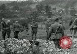 Immagine di Cerimonia di sepoltura in American forza expeditionary cimitero prima guerra mondiale Cheppy Francia, 1918, secondo 57 filmato di repertorio 65675026362