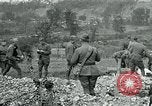 Immagine di Cerimonia di sepoltura in American forza expeditionary cimitero prima guerra mondiale Cheppy Francia, 1918, secondo 59 filmato di repertorio 65675026362