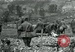Immagine di Cerimonia di sepoltura in American forza expeditionary cimitero prima guerra mondiale Cheppy Francia, 1918, secondo 62 filmato di repertorio 65675026362