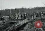 Standbild Ersten Weltkrieg American Expeditionary Force Friedhof Bois de Etraye Frankreich, 1918, aus Sekunde 6 historischem Filmmaterial Videoclip 65675026366