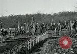Standbild Ersten Weltkrieg American Expeditionary Force Friedhof Bois de Etraye Frankreich, 1918, aus Sekunde 10 historischem Filmmaterial Videoclip 65675026366